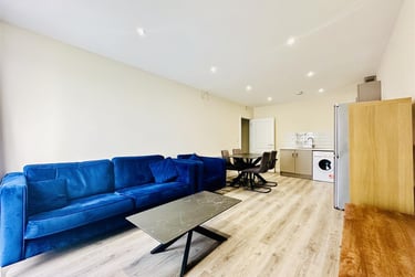 2 bed flat, 31 Gregory Street, Lenton, Nottingham, NG72NL - Image 1